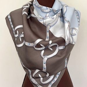 New Gucci Logo Chains Color-Block Brown Blue GG Silk Scarf with Gucci Gift B…